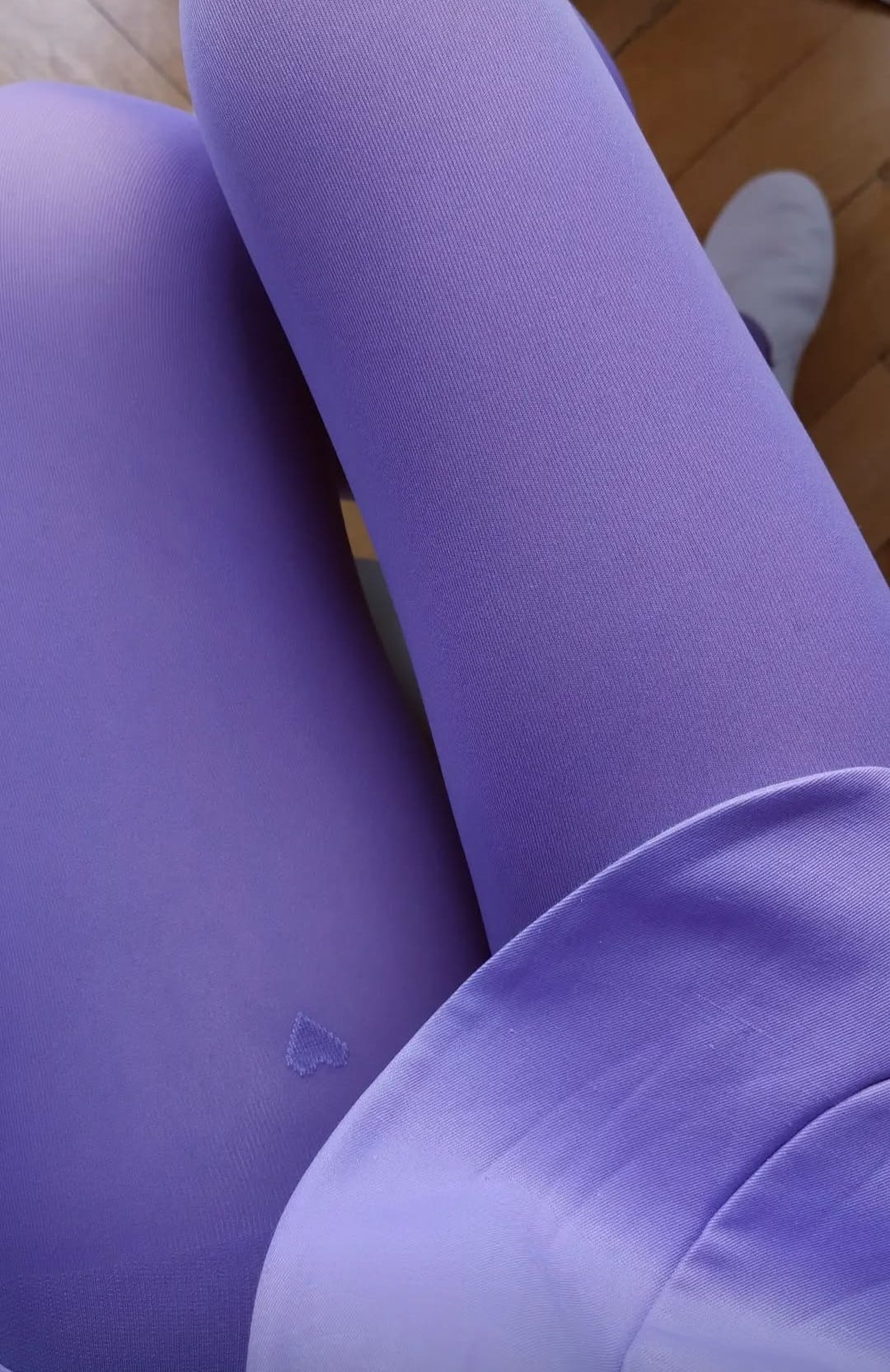 „Fast wie eine zweite Haut, zaubert wunderschöne Beine.“